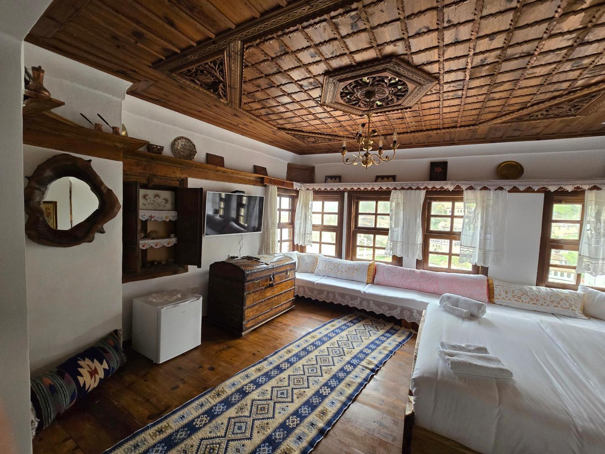 Hotel Ansel เบราท ภายนอก รูปภาพ