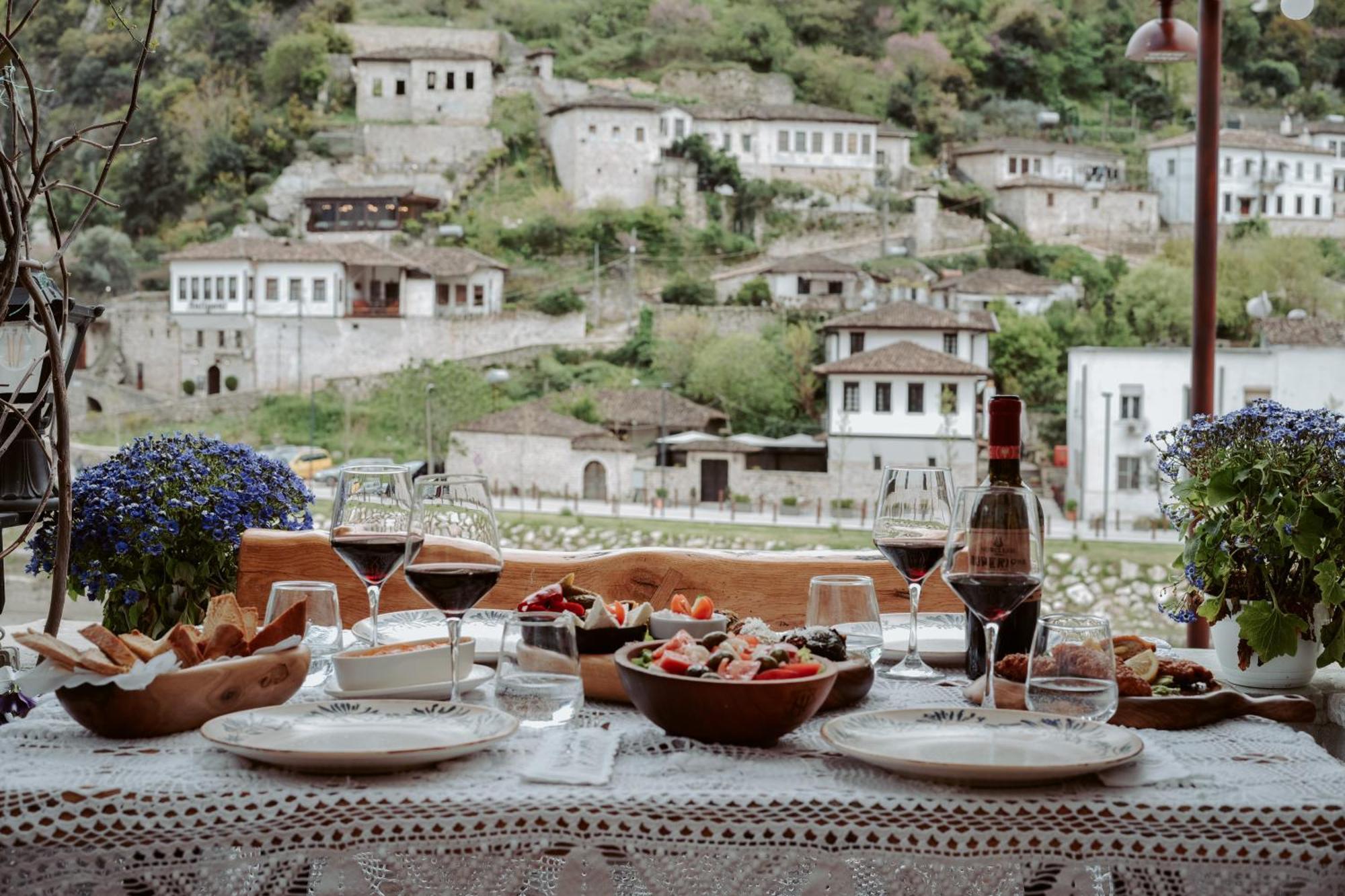 Hotel Ansel เบราท ภายนอก รูปภาพ